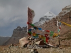 Tibet, Purang, Tarboche (ca. 4670m), Kailash Kora: A mani wall with skulls at the sky burial site at the "Saga Dawa"-festival ground in the south of Lha Chu river valley (River of Gods)