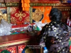 Tibet, Shiga Tse, Zhashen Lumbu monastery (Tashi Lhunpo): Pilgrims offering mainly money, inside the Chapel of Jampa (Jamkhang Chenmo)