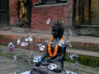 Nepal, Central Region, Bagmati Zone, Lalitpur, Patan, Durbar Square, Mul Chowk: Mein Objekt "Prisoned Peace" nach Ã¶ffentlichen Ausstellung auf dem Durbar Square beim Sutra International Workshop