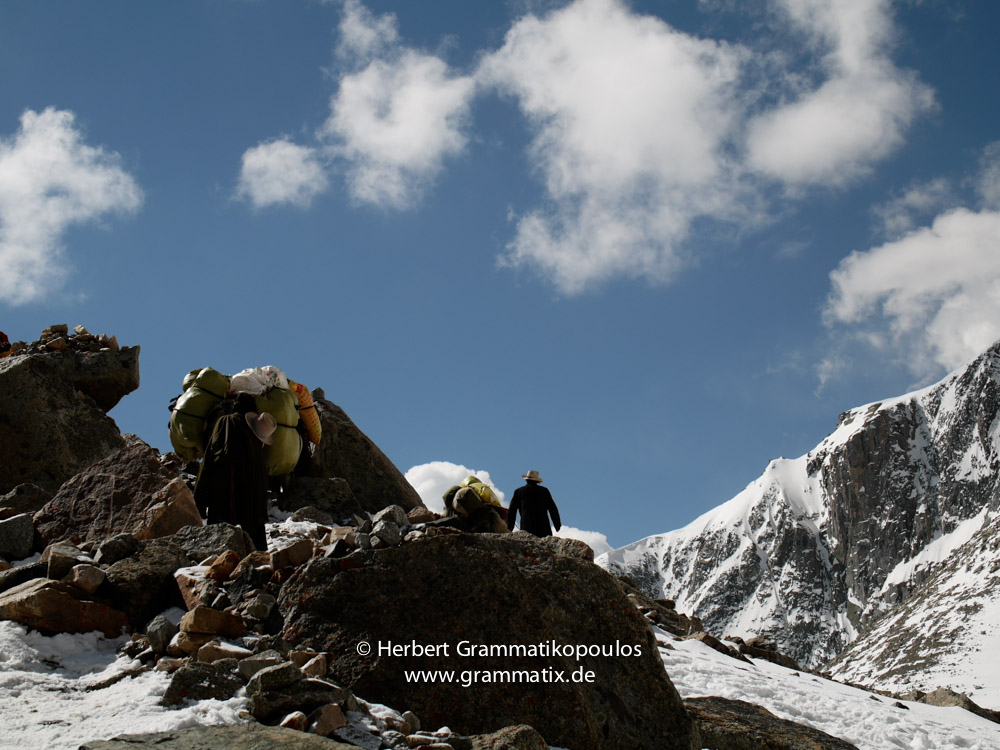 Tibet, Kailash-Kora, Dolma La pass (5630m): The last hundred meters to climb!